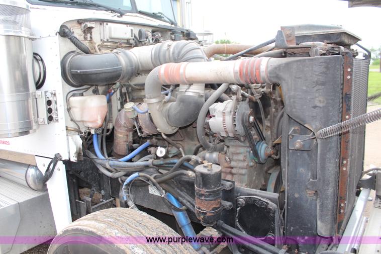 image for item K6927 2000 Peterbilt 378 semi truck