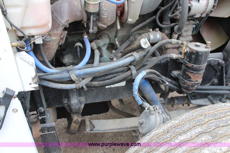 image for item K6927 2000 Peterbilt 378 semi truck