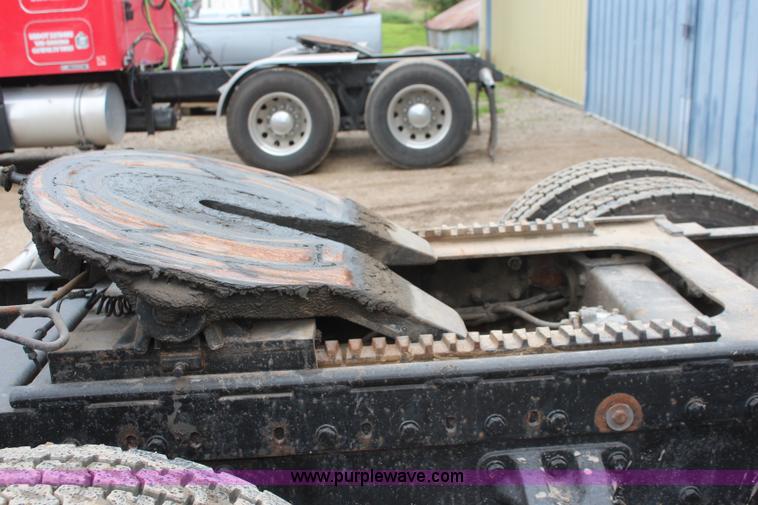 image for item K6927 2000 Peterbilt 378 semi truck