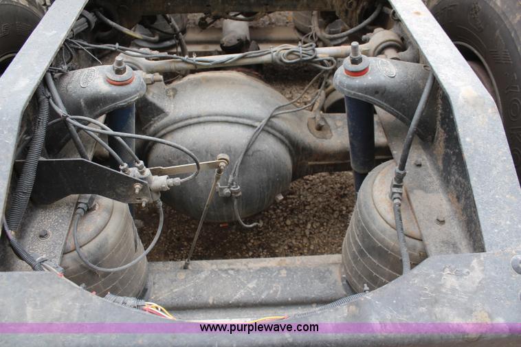 image for item K6927 2000 Peterbilt 378 semi truck