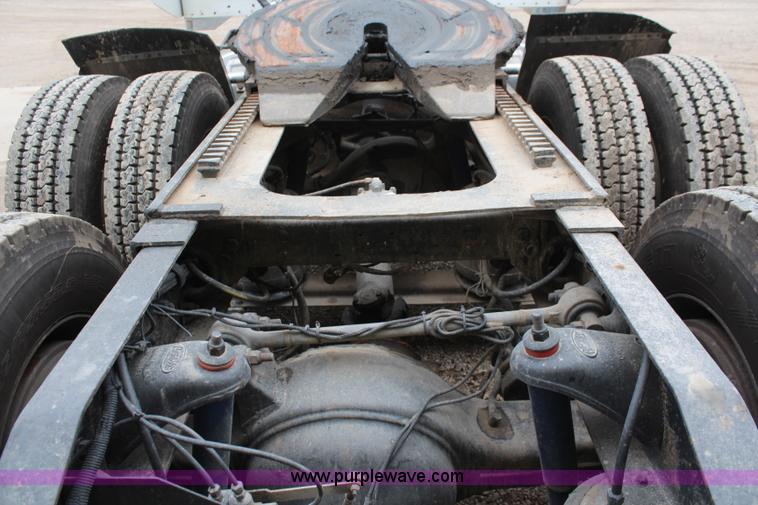 image for item K6927 2000 Peterbilt 378 semi truck