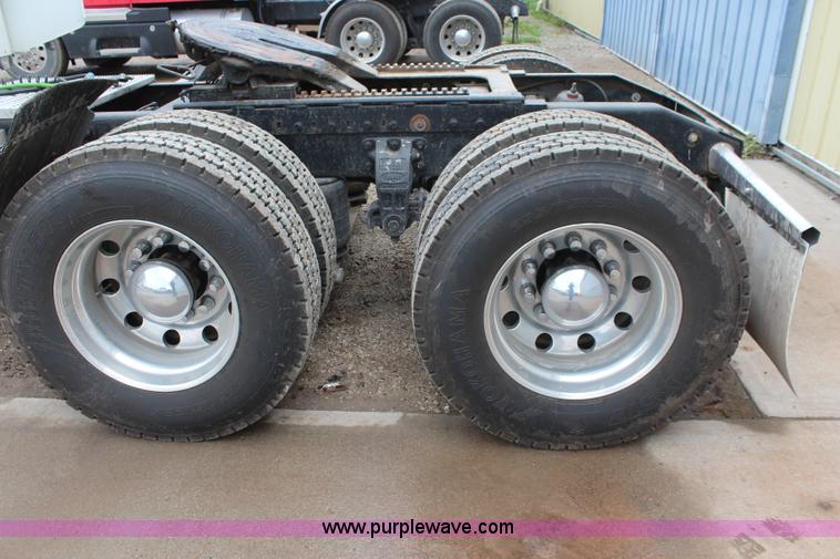 image for item K6927 2000 Peterbilt 378 semi truck