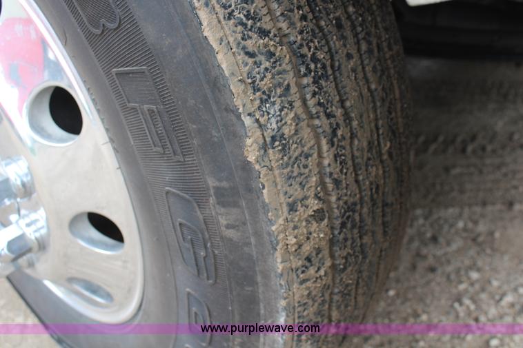 image for item K6927 2000 Peterbilt 378 semi truck