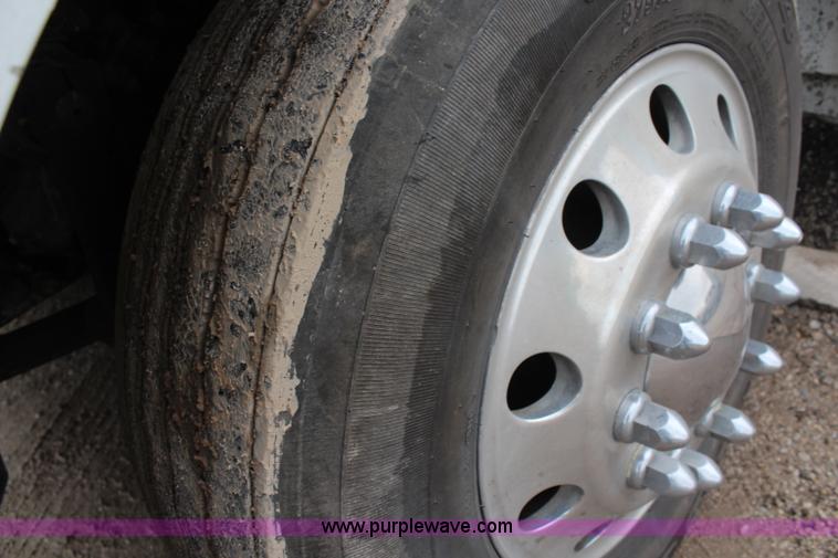 image for item K6927 2000 Peterbilt 378 semi truck