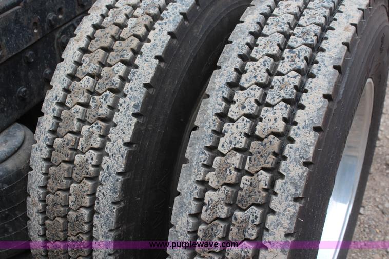 image for item K6927 2000 Peterbilt 378 semi truck