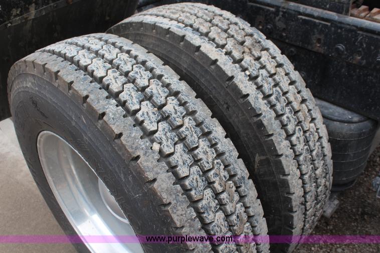 image for item K6927 2000 Peterbilt 378 semi truck