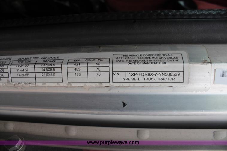 image for item K6927 2000 Peterbilt 378 semi truck