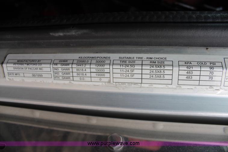 image for item K6927 2000 Peterbilt 378 semi truck