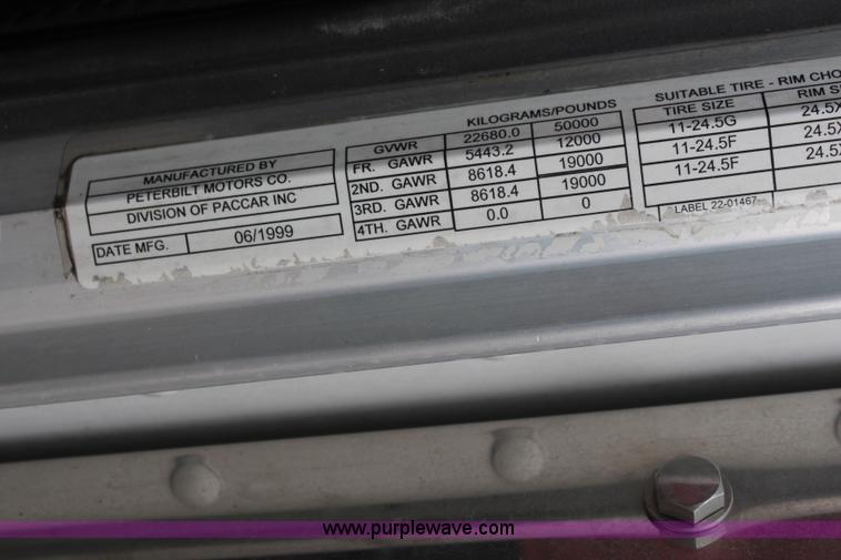 image for item K6927 2000 Peterbilt 378 semi truck