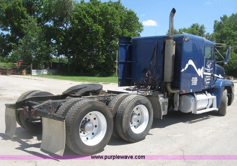 image for item K8655 1995 Freightliner FLD semi truck