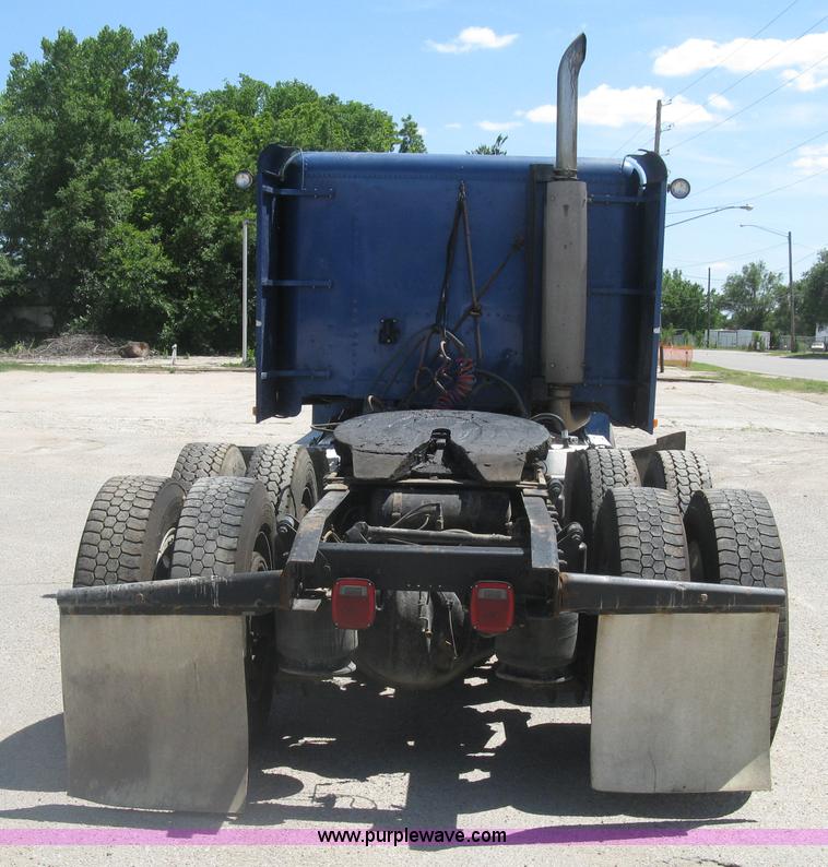 image for item K8655 1995 Freightliner FLD semi truck