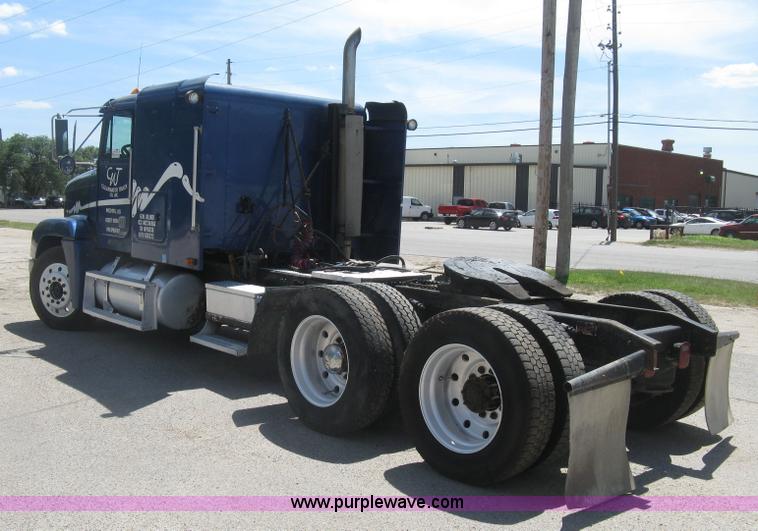 image for item K8655 1995 Freightliner FLD semi truck