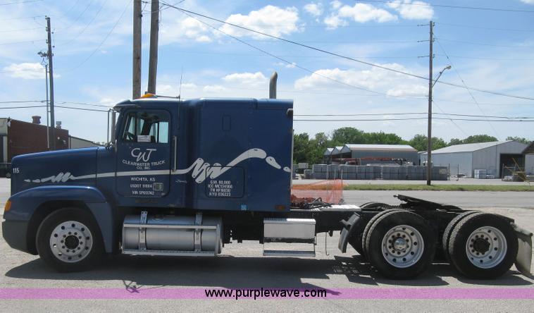image for item K8655 1995 Freightliner FLD semi truck