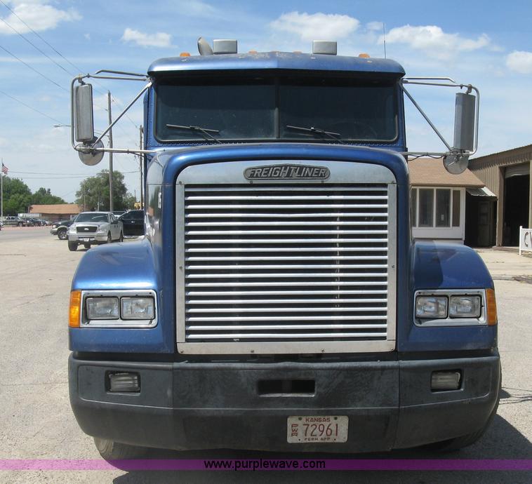 image for item K8655 1995 Freightliner FLD semi truck