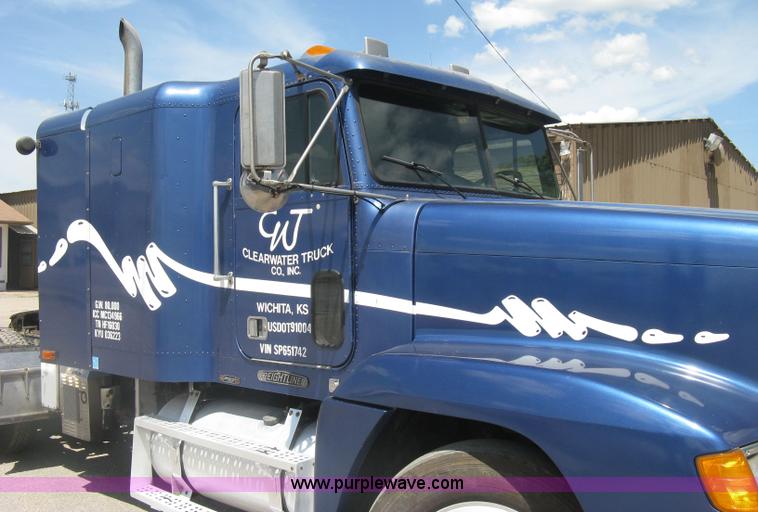 image for item K8655 1995 Freightliner FLD semi truck