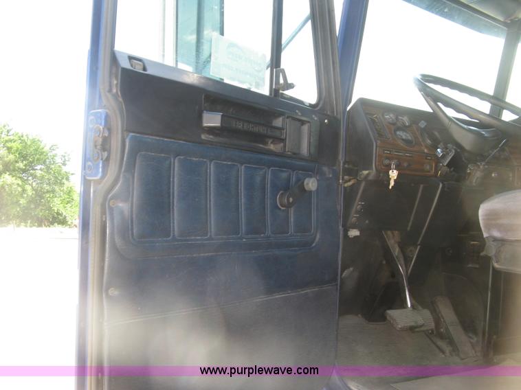 image for item K8655 1995 Freightliner FLD semi truck