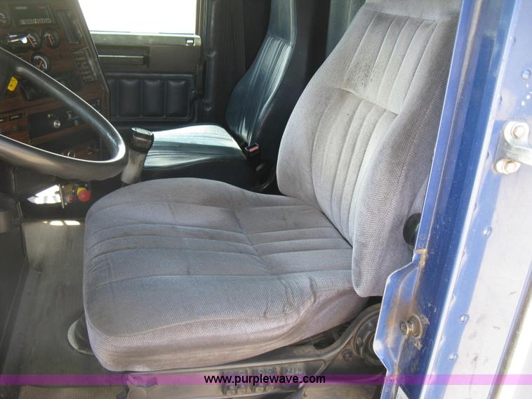 image for item K8655 1995 Freightliner FLD semi truck