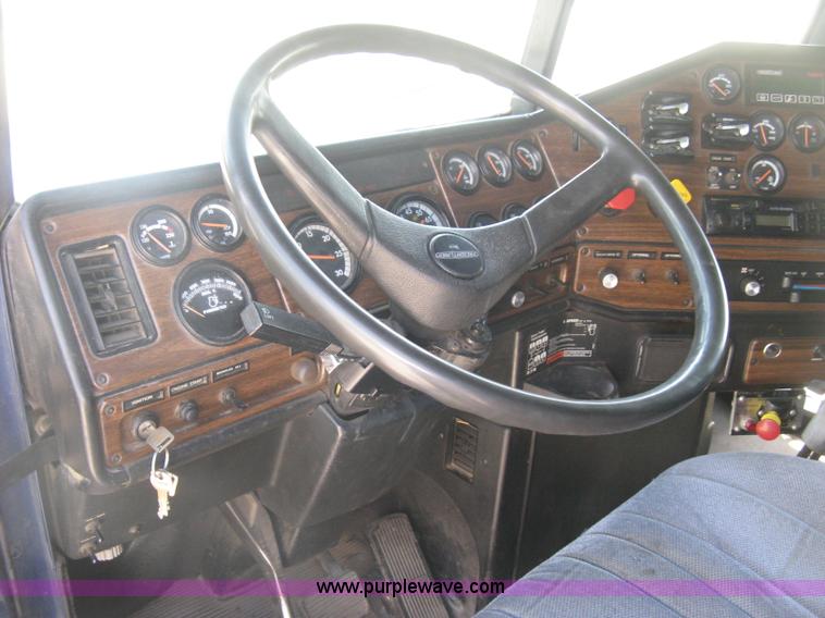 image for item K8655 1995 Freightliner FLD semi truck