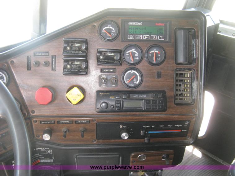 image for item K8655 1995 Freightliner FLD semi truck