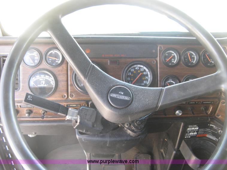 image for item K8655 1995 Freightliner FLD semi truck