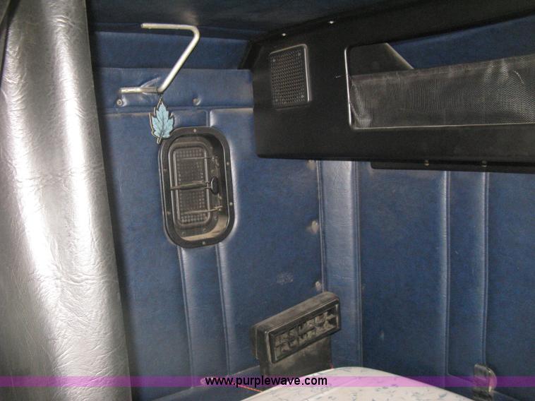 image for item K8655 1995 Freightliner FLD semi truck