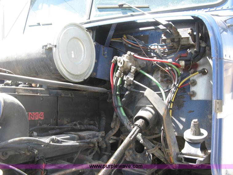 image for item K8655 1995 Freightliner FLD semi truck