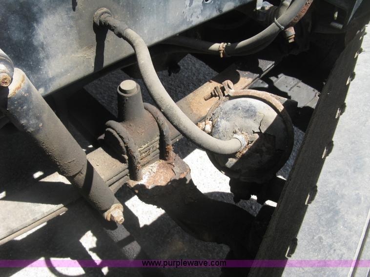 image for item K8655 1995 Freightliner FLD semi truck