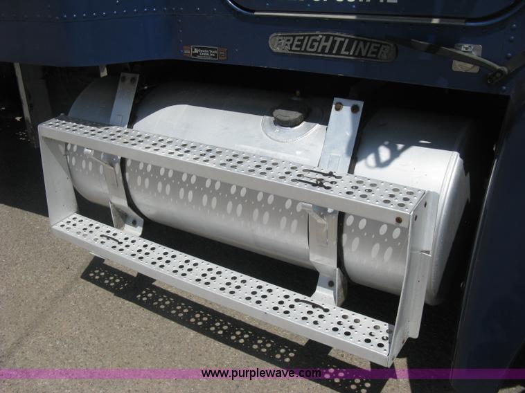 image for item K8655 1995 Freightliner FLD semi truck