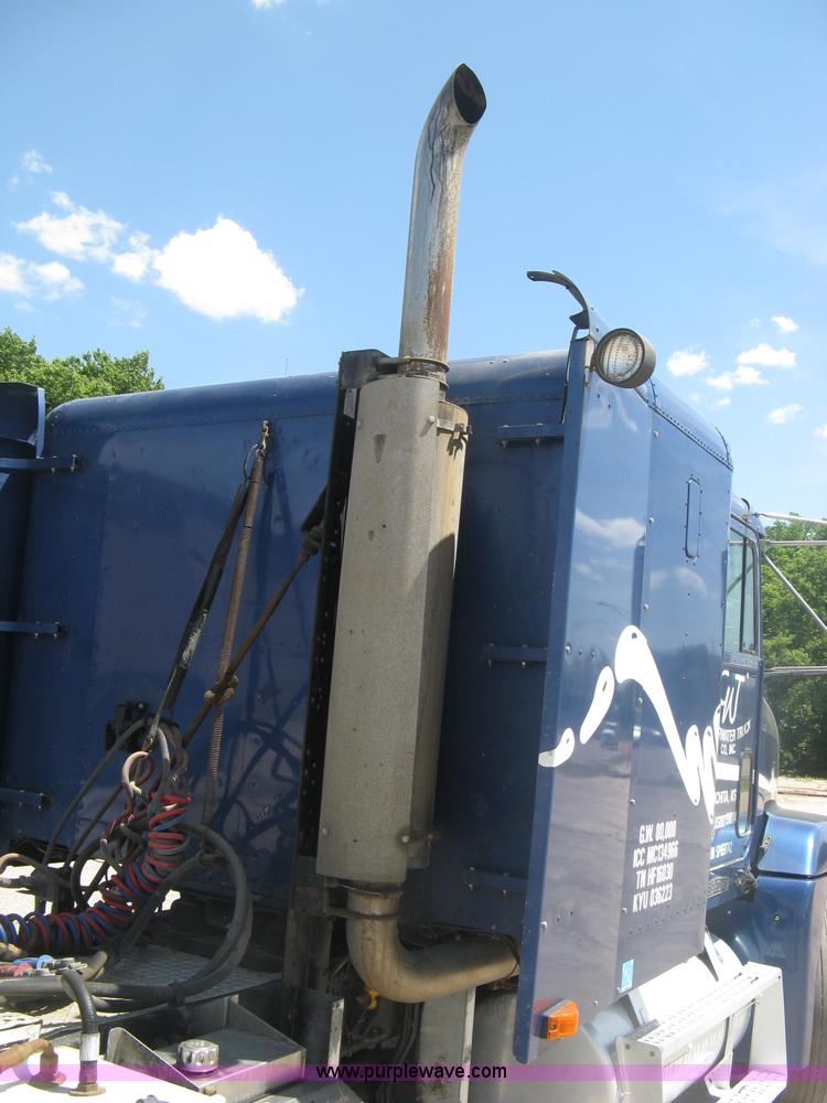 image for item K8655 1995 Freightliner FLD semi truck