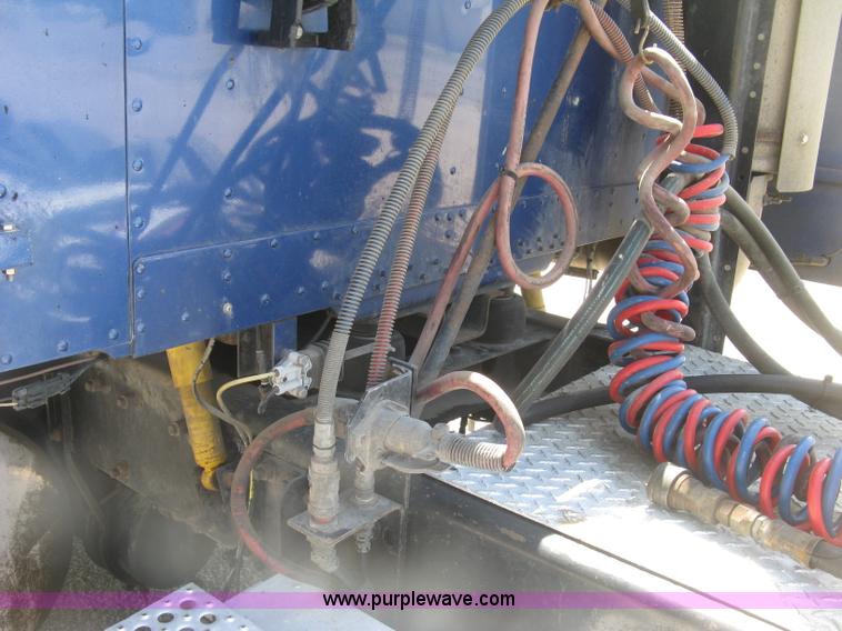 image for item K8655 1995 Freightliner FLD semi truck