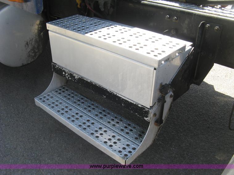 image for item K8655 1995 Freightliner FLD semi truck