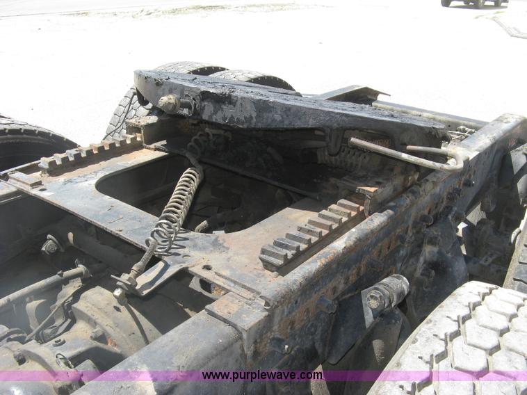 image for item K8655 1995 Freightliner FLD semi truck