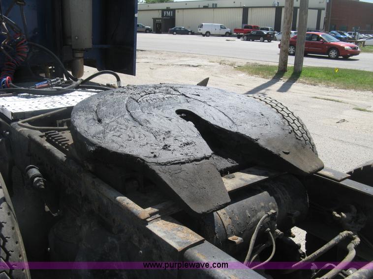 image for item K8655 1995 Freightliner FLD semi truck