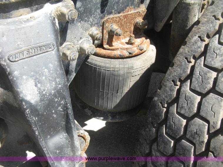 image for item K8655 1995 Freightliner FLD semi truck