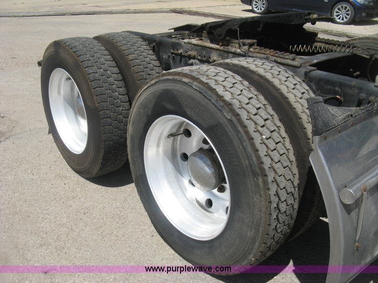 image for item K8655 1995 Freightliner FLD semi truck