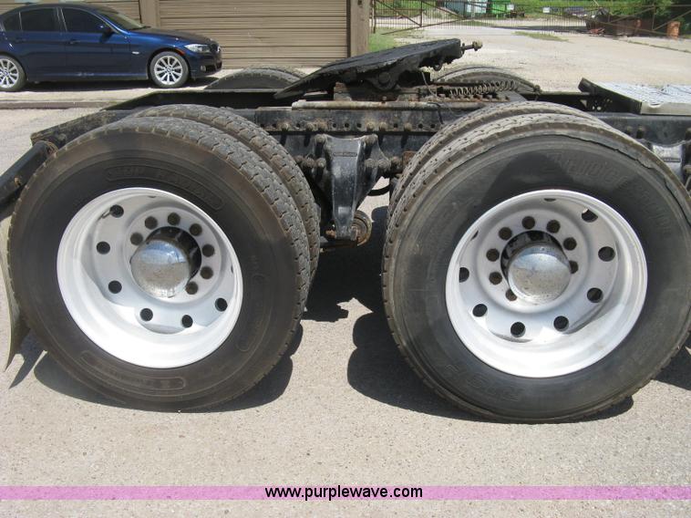 image for item K8655 1995 Freightliner FLD semi truck