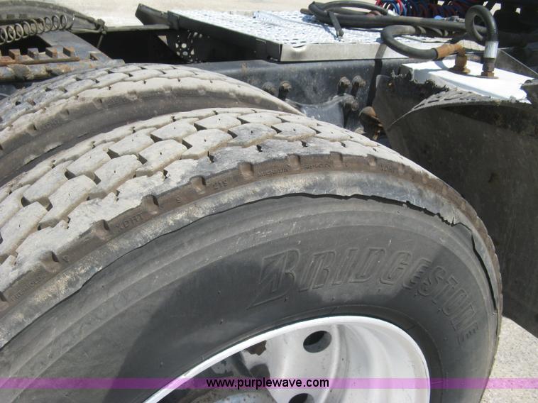 image for item K8655 1995 Freightliner FLD semi truck