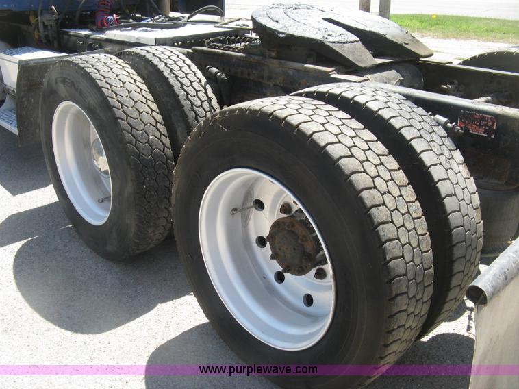 image for item K8655 1995 Freightliner FLD semi truck