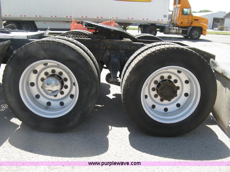 image for item K8655 1995 Freightliner FLD semi truck