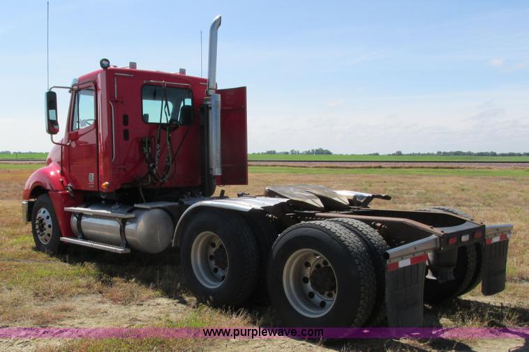 image for item L2500 2007 Freightliner Columbia Heritage semi truck