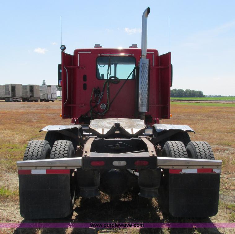 image for item L2500 2007 Freightliner Columbia Heritage semi truck