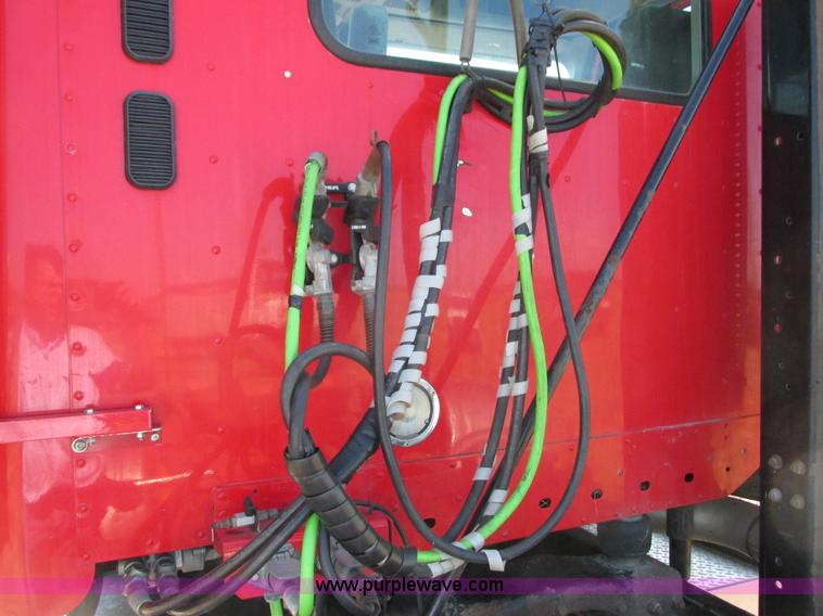 image for item L2500 2007 Freightliner Columbia Heritage semi truck