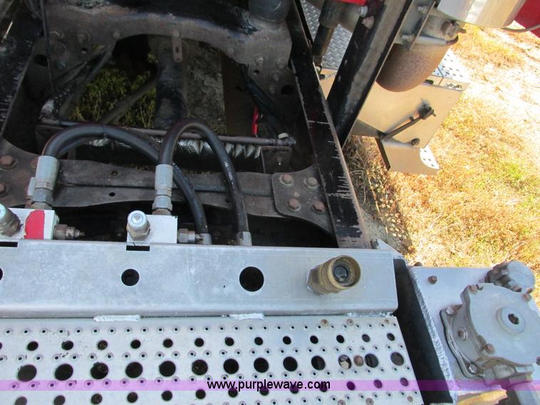 image for item L2500 2007 Freightliner Columbia Heritage semi truck