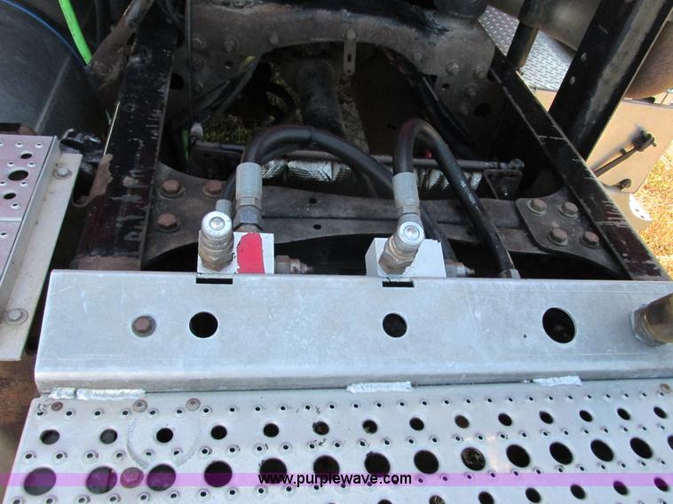 image for item L2500 2007 Freightliner Columbia Heritage semi truck