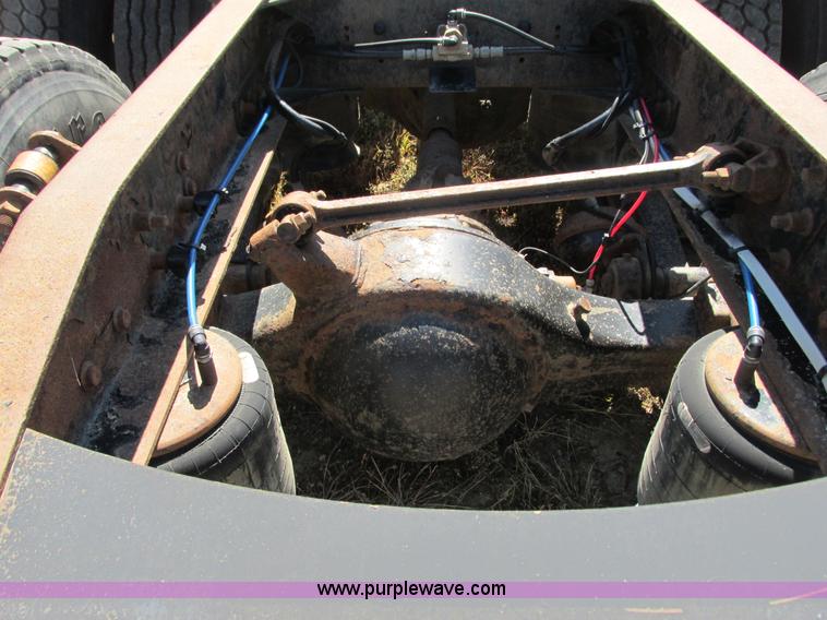 image for item L2500 2007 Freightliner Columbia Heritage semi truck