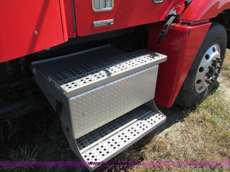 image for item L2500 2007 Freightliner Columbia Heritage semi truck