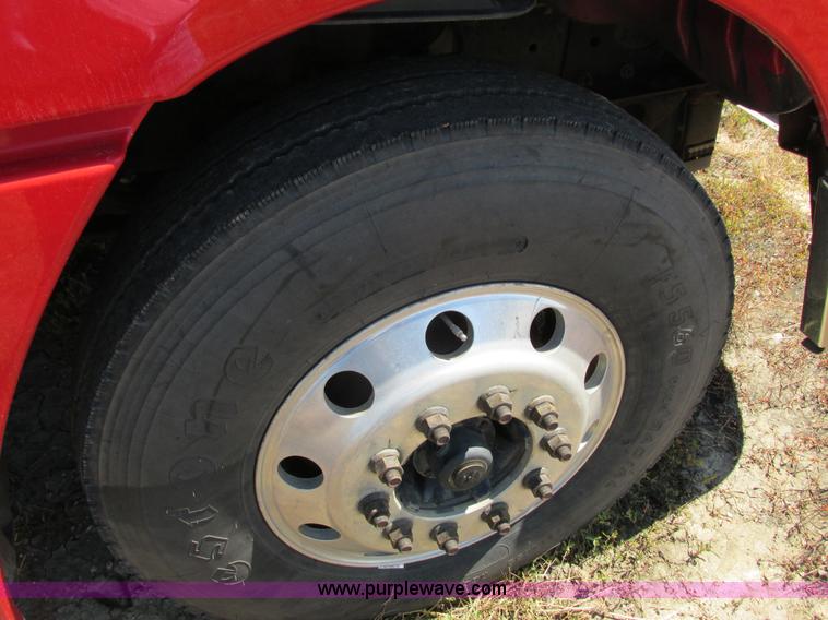 image for item L2500 2007 Freightliner Columbia Heritage semi truck