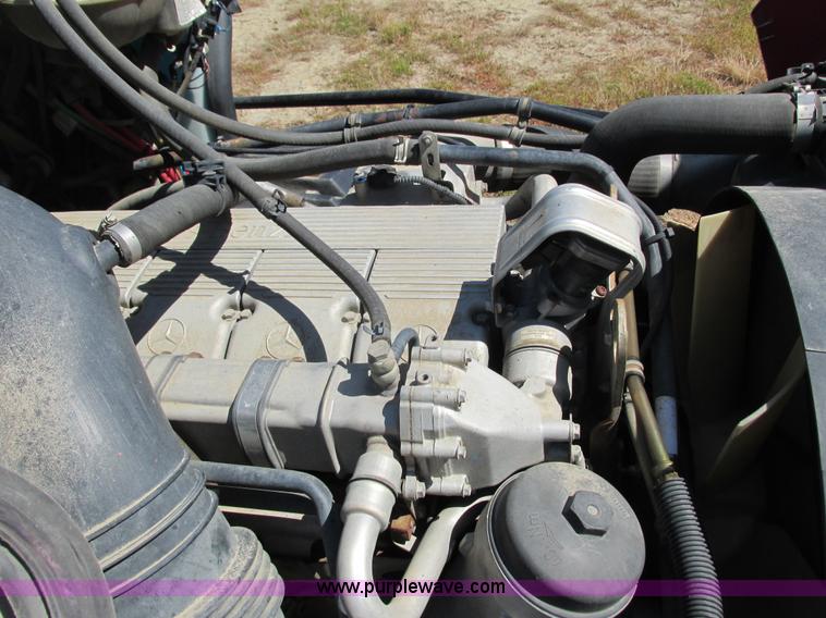 image for item L2500 2007 Freightliner Columbia Heritage semi truck