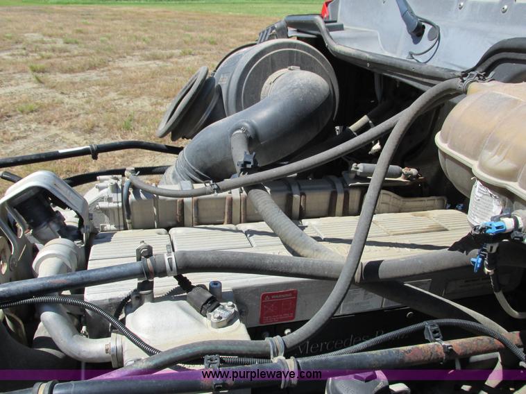 image for item L2500 2007 Freightliner Columbia Heritage semi truck