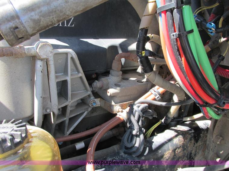 image for item L2500 2007 Freightliner Columbia Heritage semi truck